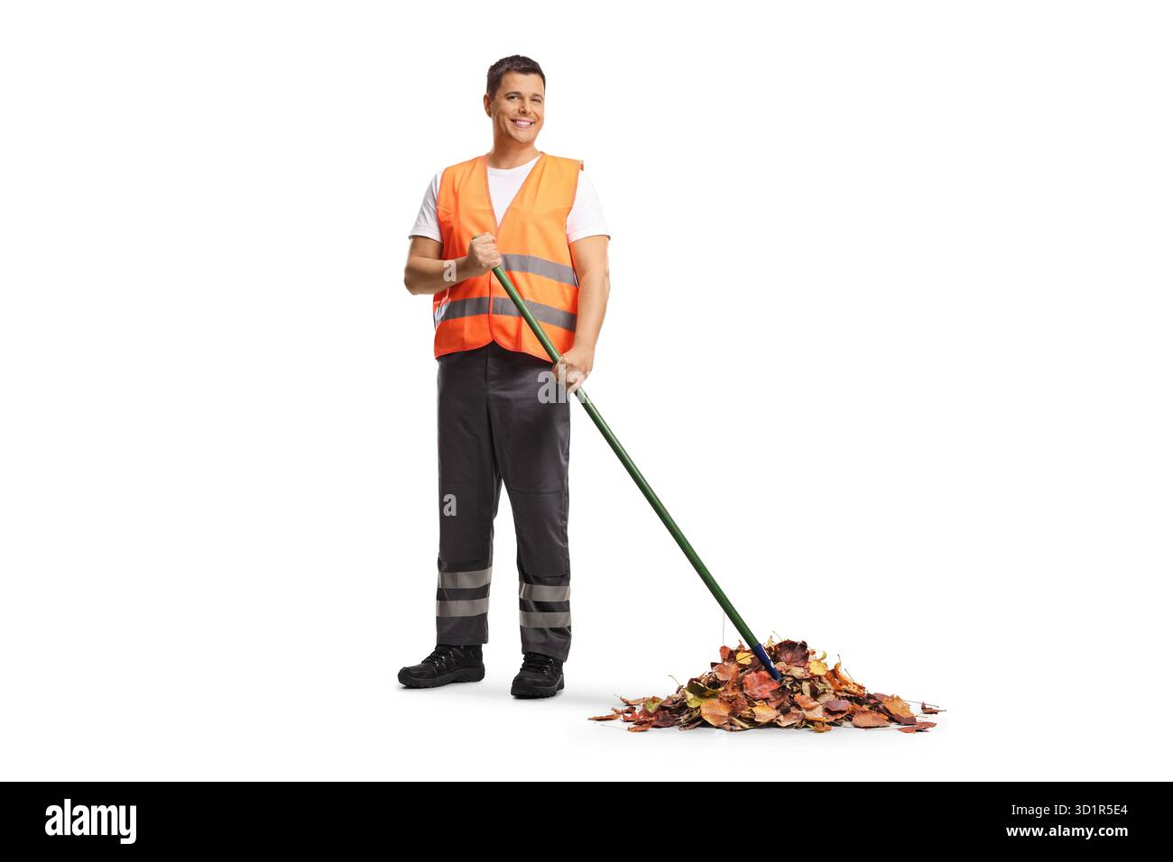 Sauberere, fegende Herbstblätter isoliert auf weißem Hintergrund Stockfoto