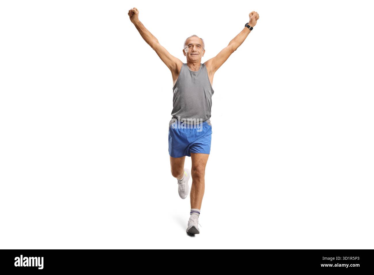 Porträt eines älteren Mannes, der mit den Armen auf weißem Hintergrund läuft Stockfoto