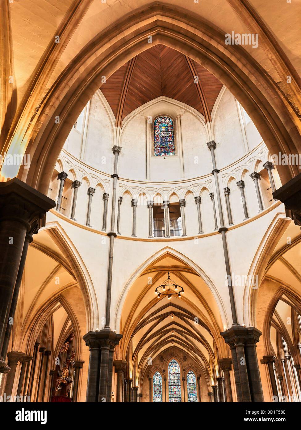Innere der runden christlichen Tempelkirche, Heimat der Templer, Inns of Court, London, England. Stockfoto