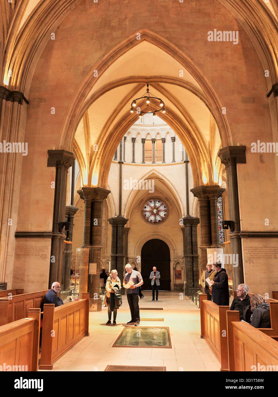 Innere der runden christlichen Tempelkirche, Heimat der Templer, Inns of Court, London, England. Stockfoto