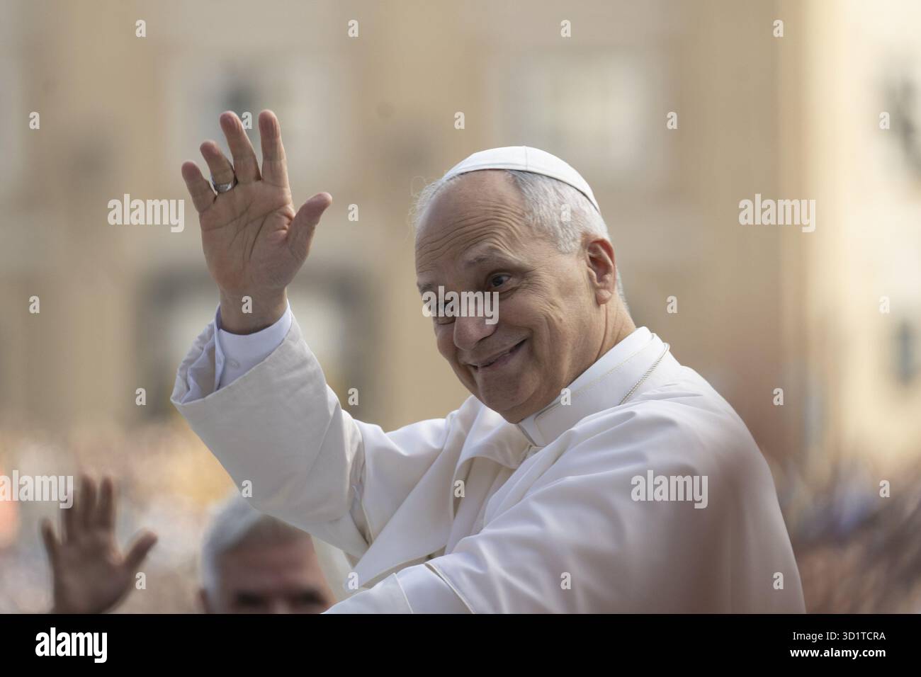 Vatikan, Vatikan. Oktober 2025. **NO LIBRI** Italien, Rom, Vatikan, 2025/10/29 Papst Leo XIV. Während seiner wöchentlichen Generalaudienz auf dem Petersplatz im Vatikan Foto von ALESSIA GIULIANI /Catholic Press Photo Credit: Independent Photo Agency/Alamy Live News Stockfoto