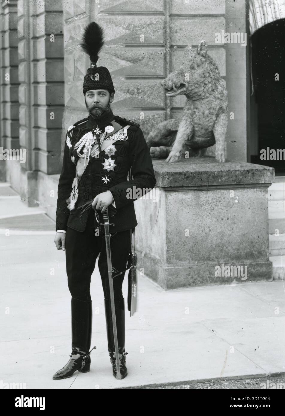 H.R.H. der Herzog von York, der zukünftige König George V. fotografiert aus Osbourne House auf der Isle of Wight. Die Fotografen waren Mullins und Hughes, August 1897. Stockfoto