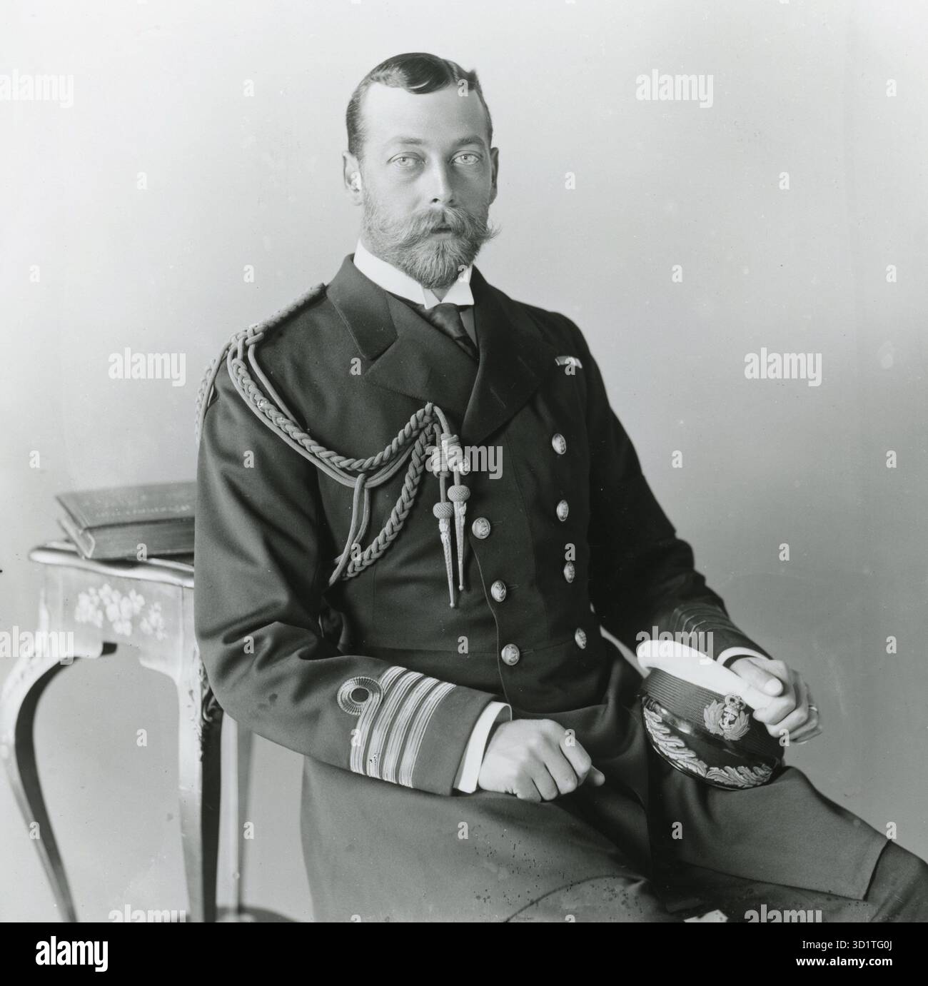 H.R.H. der Herzog von York, der zukünftige König George V. fotografiert aus Osbourne House auf der Isle of Wight. Die Fotografen waren Mullins und Hughes, August 1897. Stockfoto
