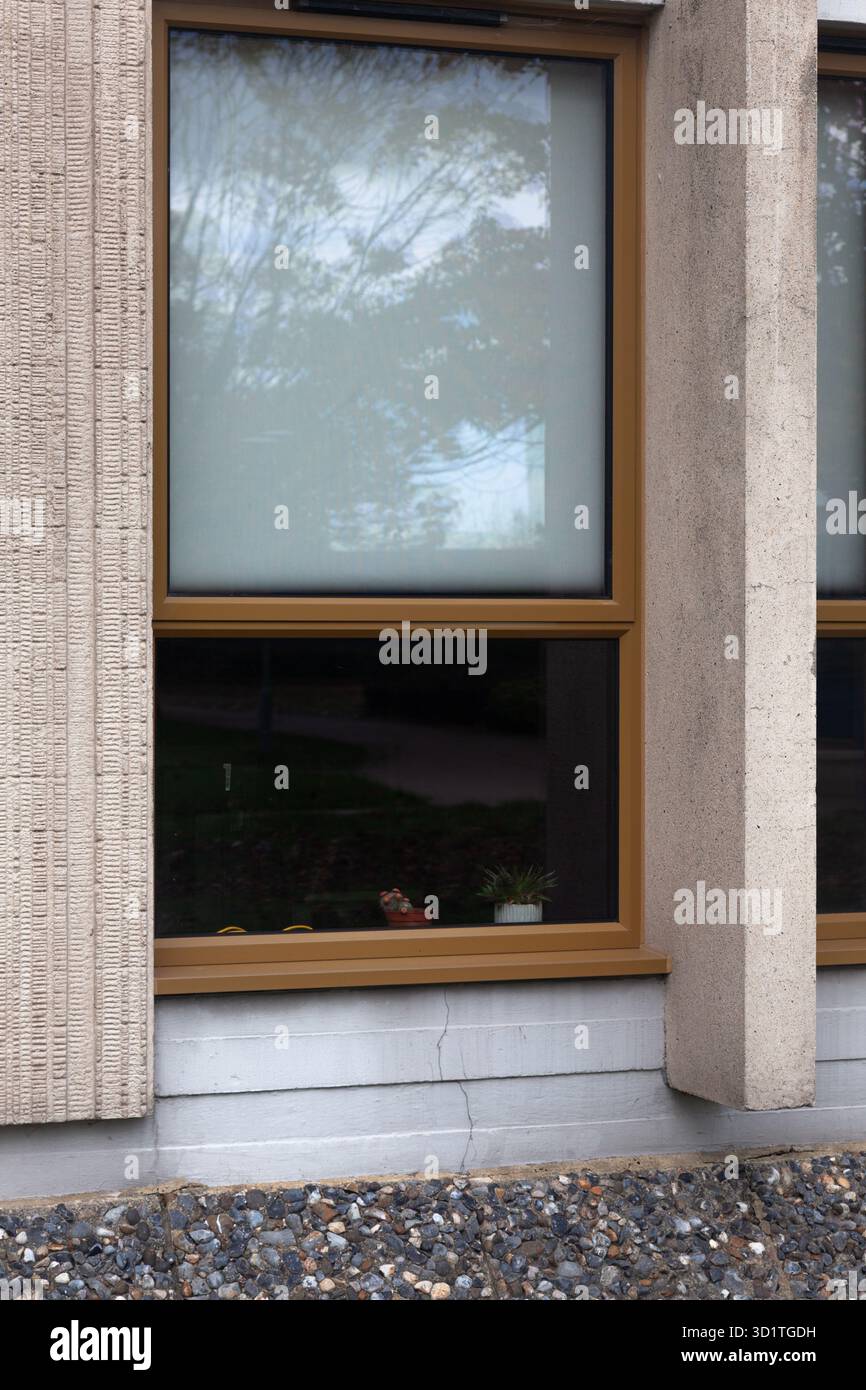 Fenster in einem modernen Gebäude. Stockfoto