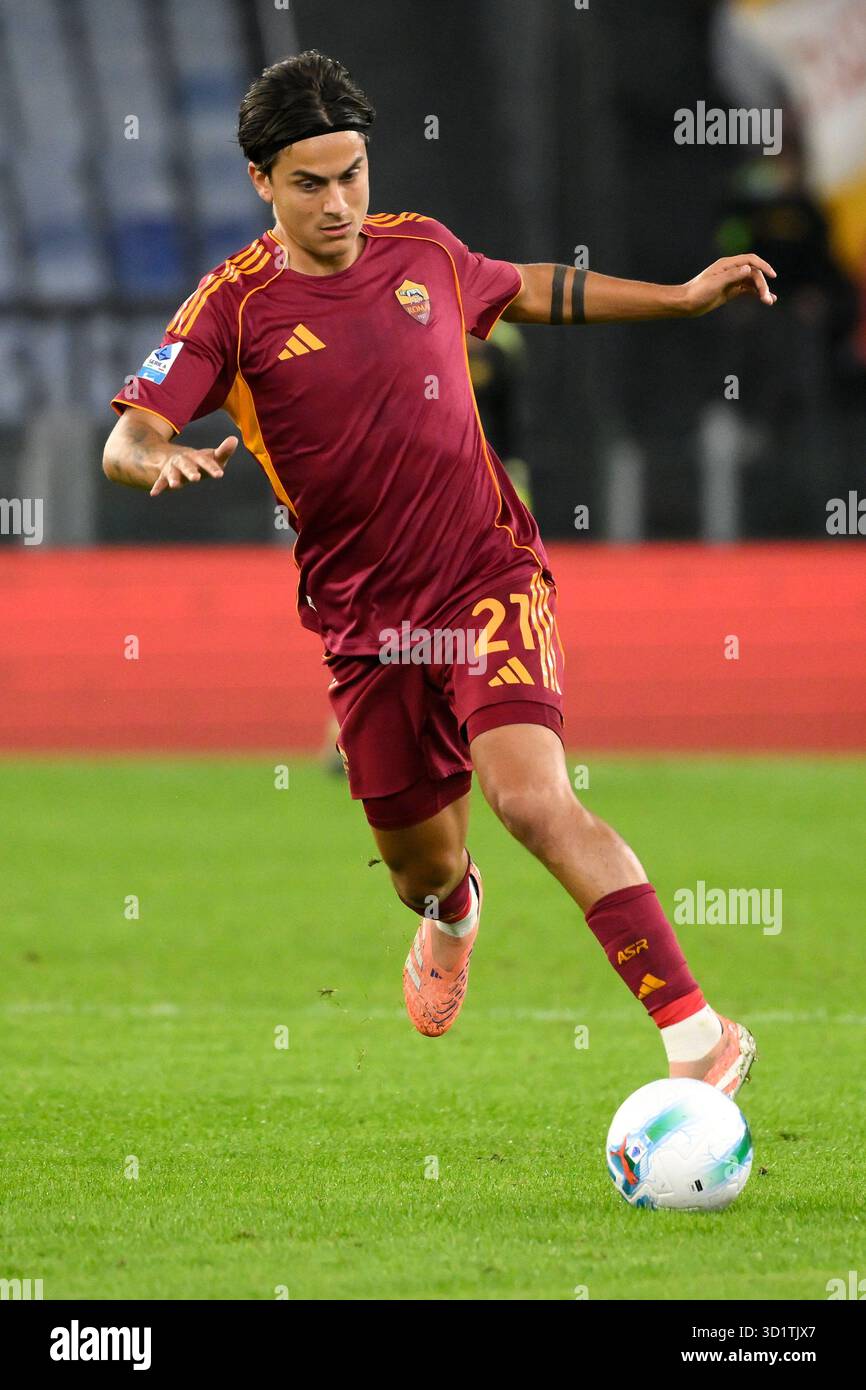 Rom, Italien. Oktober 2025. Paulo Dybala von AS Roma in Aktion während des Fußballspiels der Serie A 2025/2026 zwischen AS Roma und Parma Calcio 1913 im Stadio Olimpico in Rom (Italien), 29. Oktober 2025. Quelle: Insidefoto/Alamy Live News Stockfoto