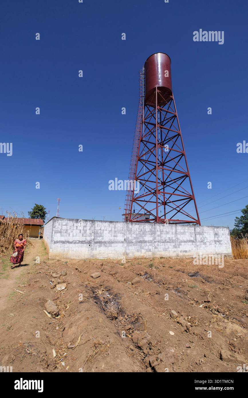 Wassertank mit Kooperationsfonds gebaut Stockfoto