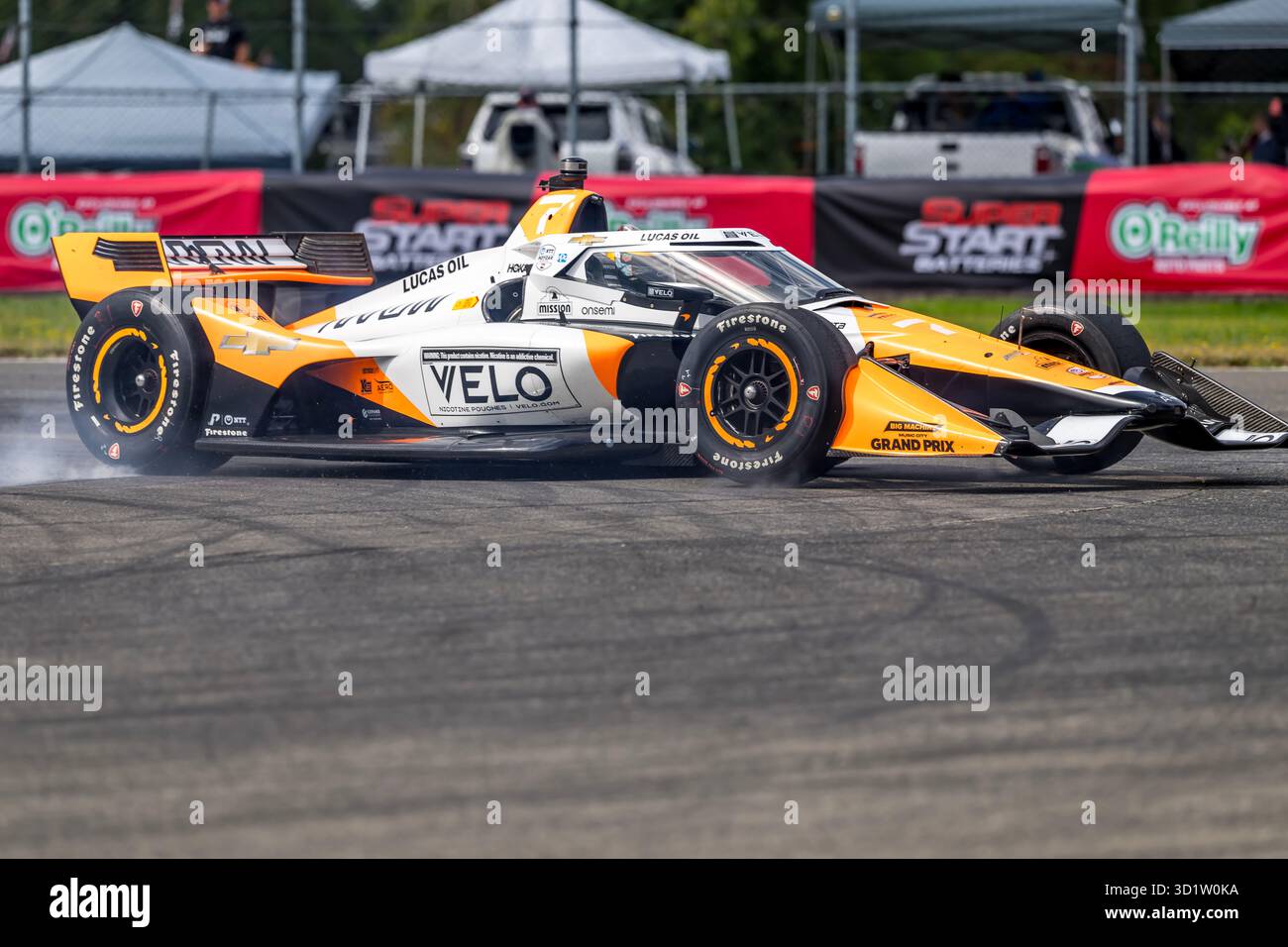 Der Fahrer DER NTT INDYCAR-SERIE ALEXANDER ROSSI (7) (USA) aus Nevada City, Kalifornien, zeigt eine Vorsicht, wenn er während der Kurven durch die Kurven manövriert Stockfoto