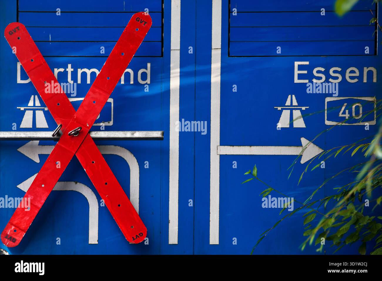 Vollständige Stilllegung der Autobahn A 40 aufgrund von Bauarbeiten bis November 2024 in Bochum Stockfoto