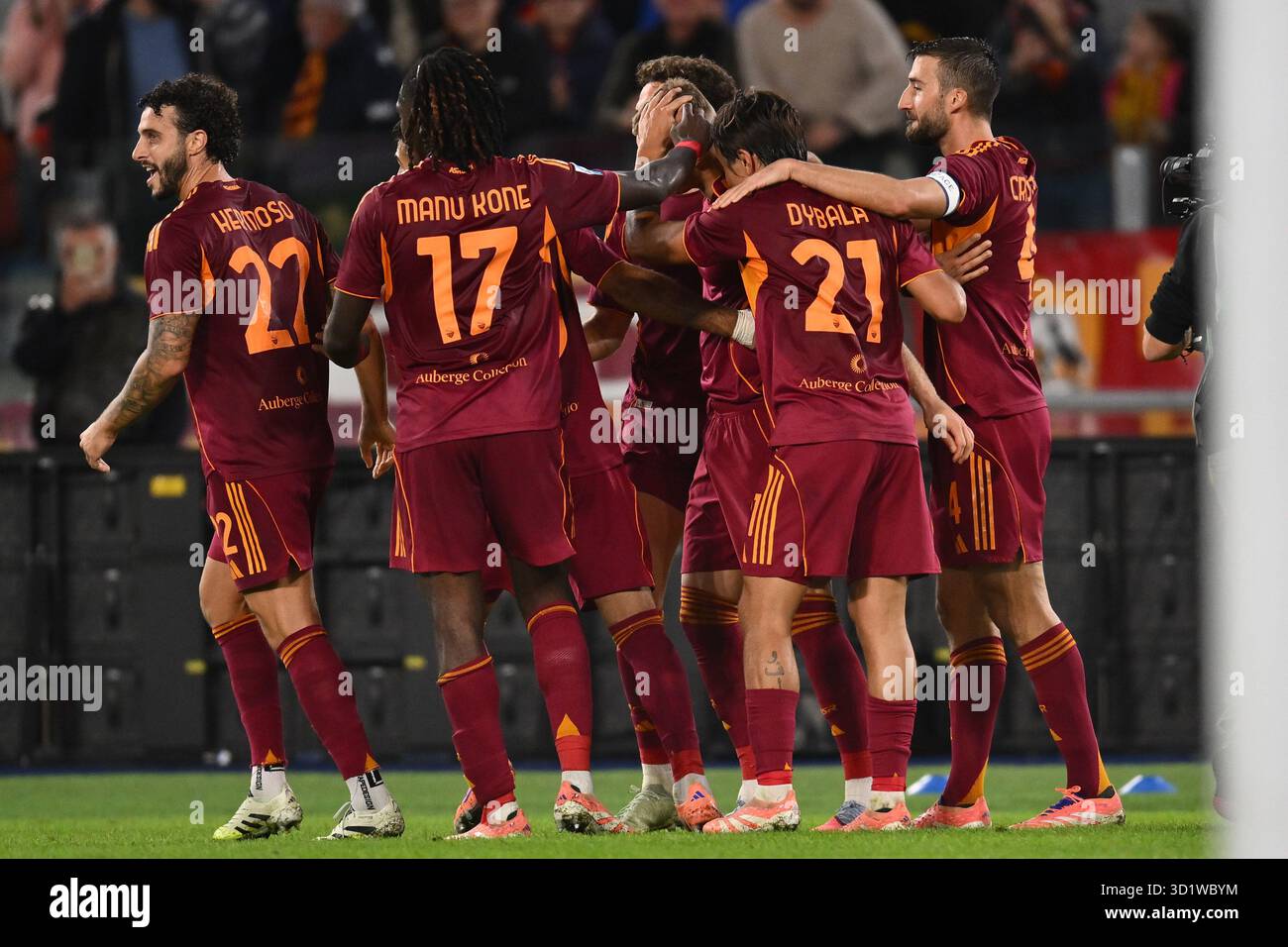 Rom, Italien. Oktober 2025. Artem Dovbyk von A.S. Roma feiert, nachdem er am 29. Oktober 2025 im Olympiastadion in Rom das Tor von 2-0 geschossen hat, während des 9. Tages der Serie A-Meisterschaft zwischen A.S. Roma und Parma Calcio 1913. Quelle: Unabhängige Fotoagentur/Alamy Live News Stockfoto