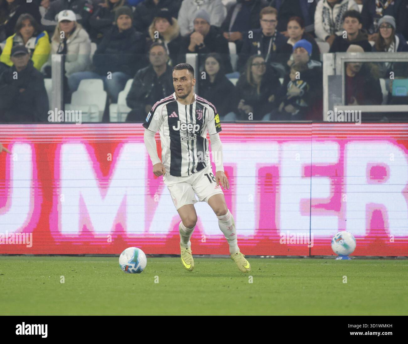 Turin, Italien. Oktober 2025. Filip Kostic von Juventus FC während der italienischen Serie A, Saison 2025-2026, Fußballspiel zwischen Juventus FC und Udinese Calcio am 29. Oktober 2025 im Allianz Stadium in Turin, Italien. Foto Nderim Kaceli Credit: Unabhängige Fotoagentur/Alamy Live News Stockfoto