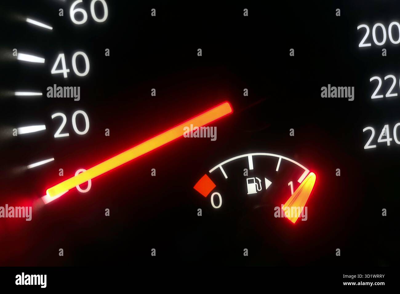 Kraftstoffanzeige, Voller Tank, Kraftstoffanzeige Im Auto Stockfoto