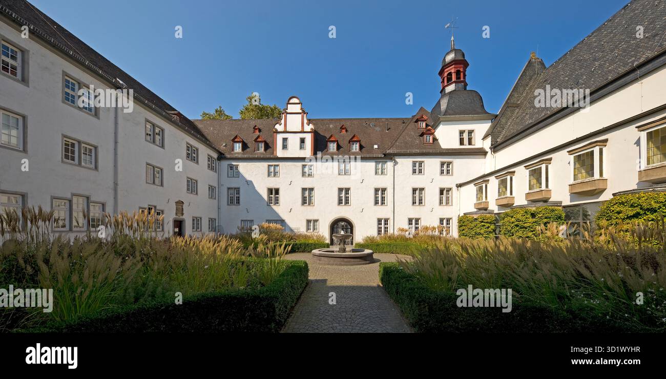 Historisches Rathaus im ehemaligen Jesuitenkolleg Koblenz, Rheinland-Pfalz, Deutschland, Europa Stockfoto