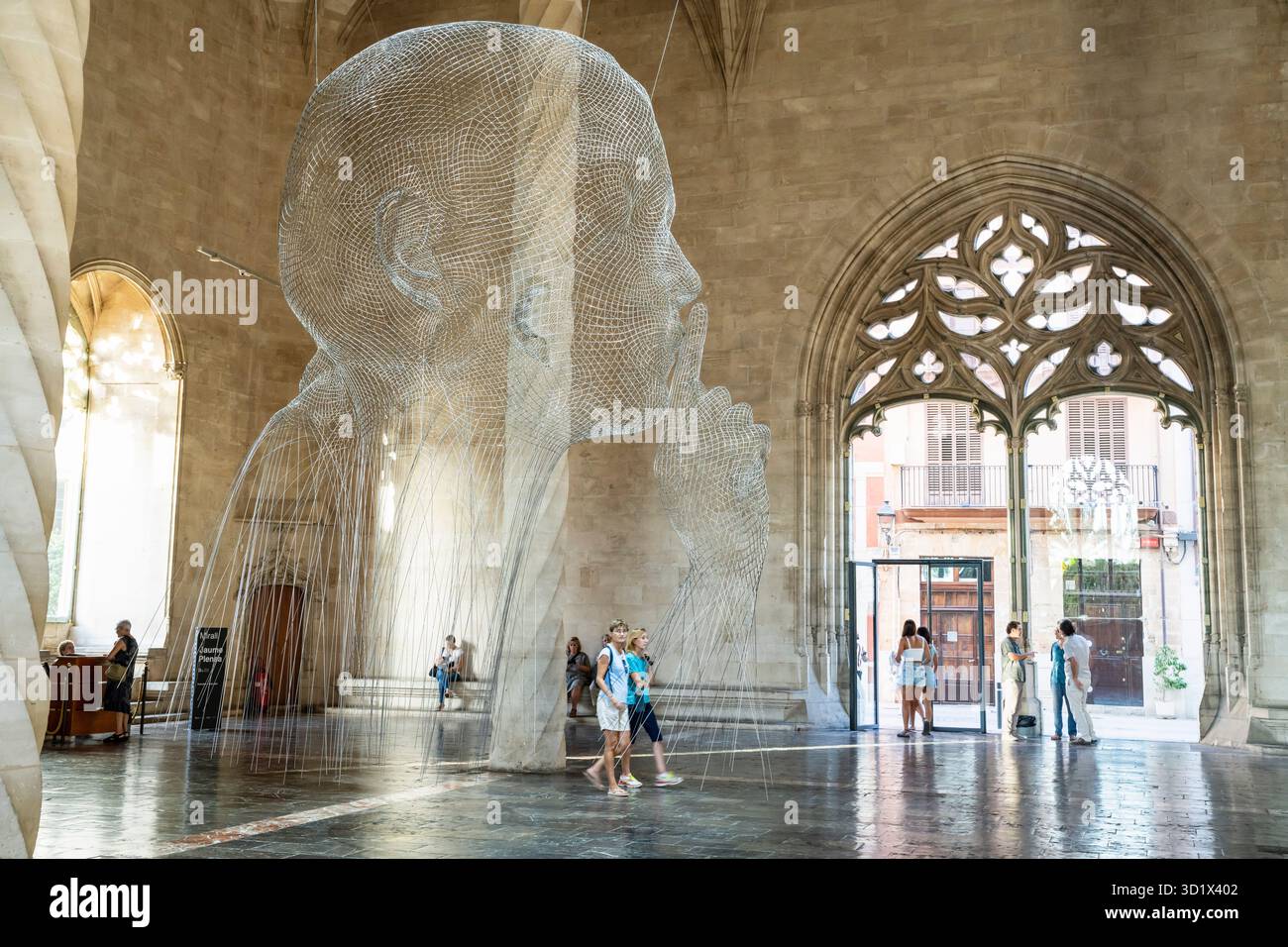Werk des katalanischen Künstlers Jaume Plensa im gotischen Gebäude von La Lonja, Palma, Mallorca, Balearen, Spanien Stockfoto