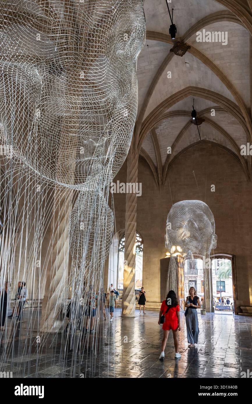 Werk des katalanischen Künstlers Jaume Plensa im gotischen Gebäude von La Lonja, Palma, Mallorca, Balearen, Spanien Stockfoto