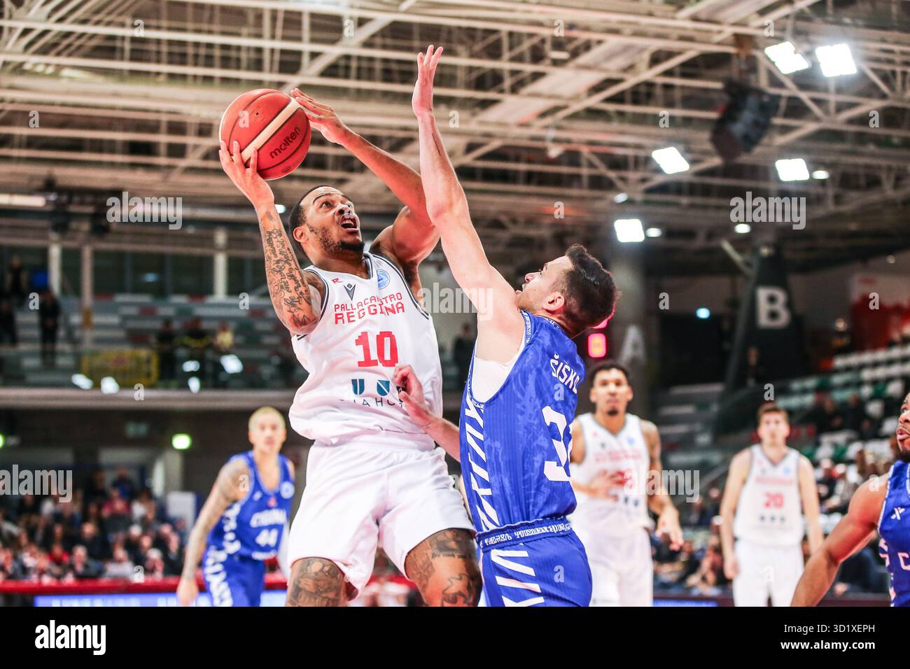 Reggio Emilia, Italien. Oktober 2025. troy Caupain (Unahotels Reggio Emilia) während des UNA Hotels Reggio Emilia vs KK Cibona, Basketball FIBA Europe Cup Match in Reggio Emilia, Italien, 29. Oktober 2025 Credit: Independent Photo Agency/Alamy Live News Stockfoto