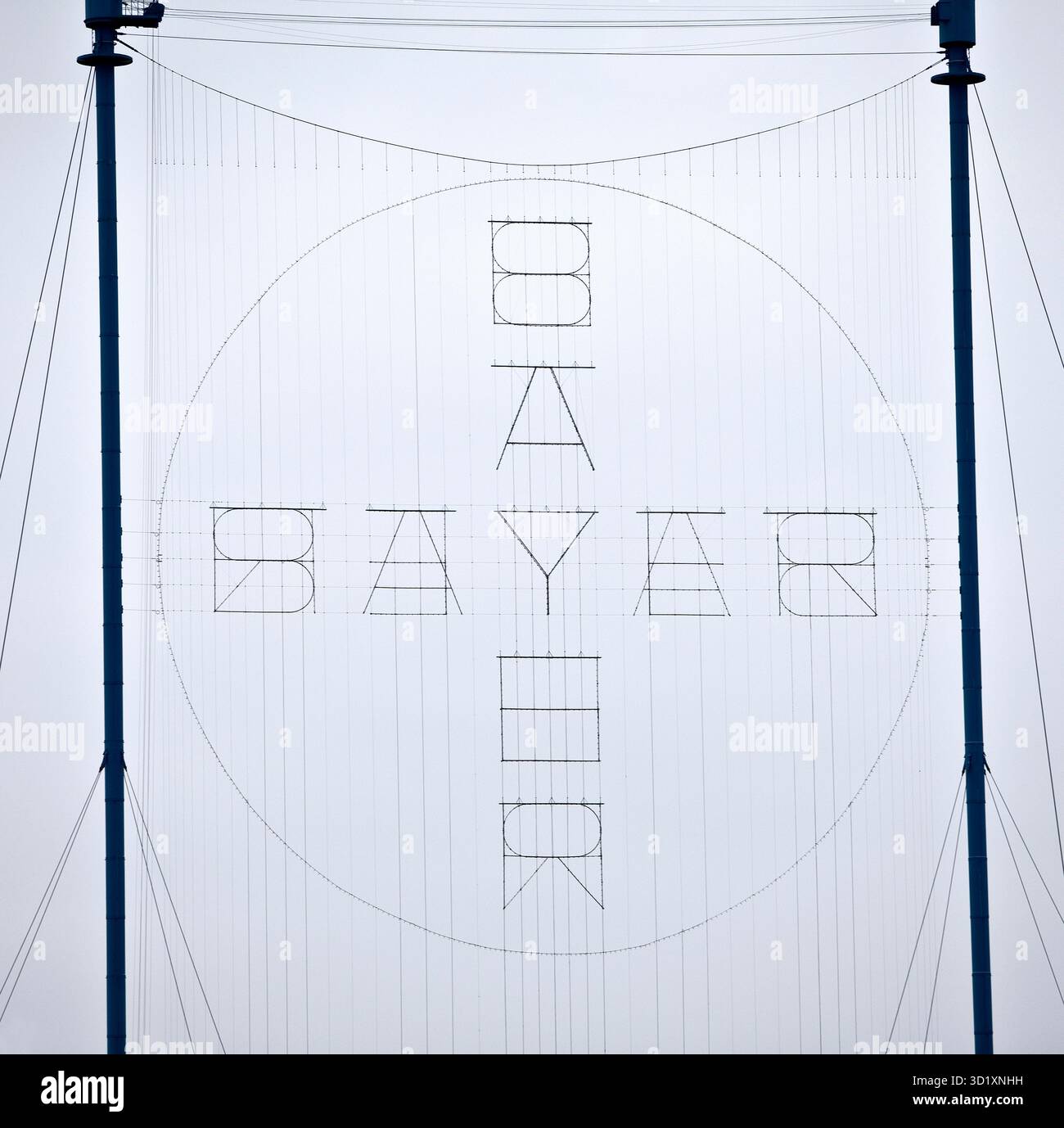 Bayer Cross, das weltweit größte Leuchtschild mit 1.710 LED-Leuchten, Leverkusen, Deutschland, Europa Stockfoto