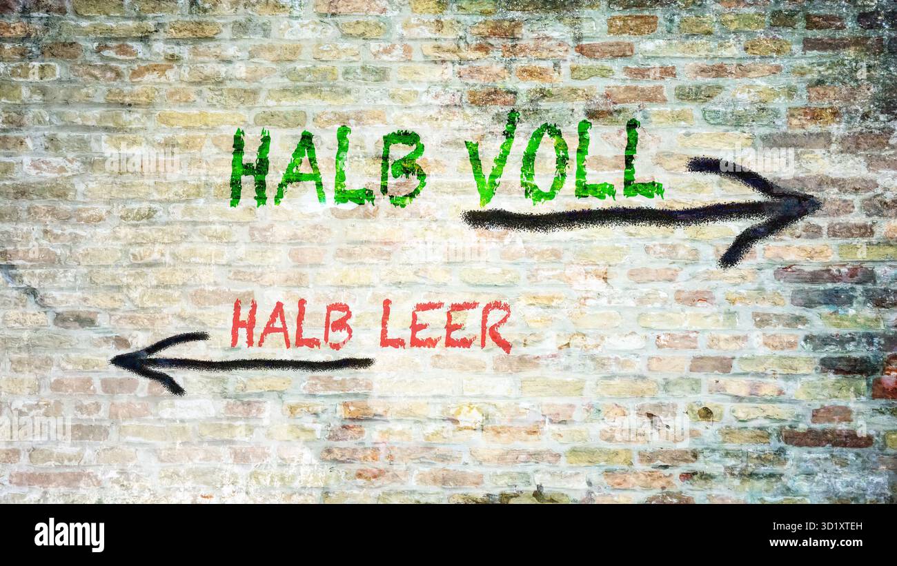 Wegweiser auf direktem Weg, halb voll, halb leer Stockfoto