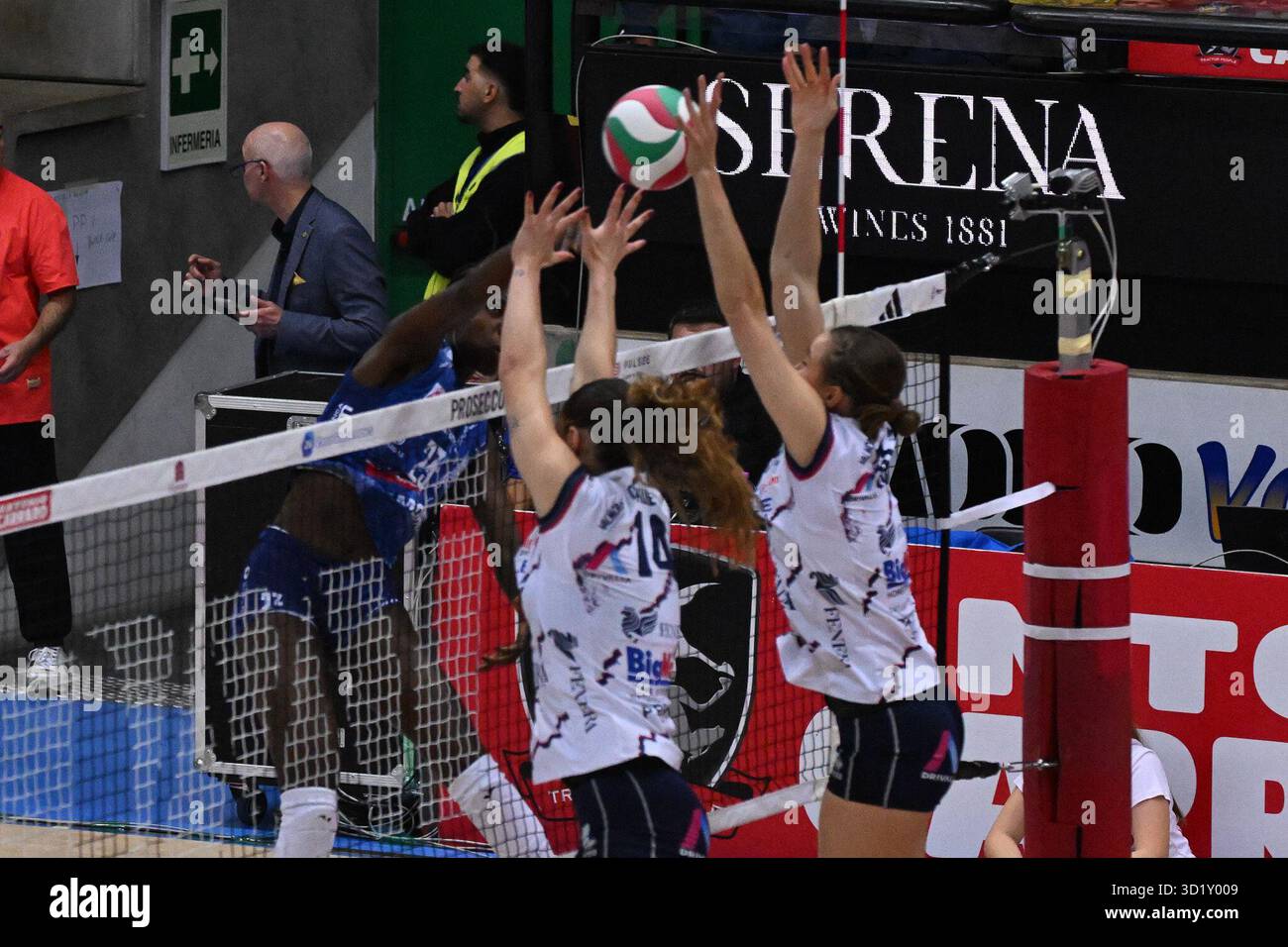 Treviso, Italien. Oktober 2025. Fatoumatta Sillah ( Prosecco DOC A.Carraro Imoco Volley ) Credit: Independent Photo Agency/Alamy Live News Stockfoto