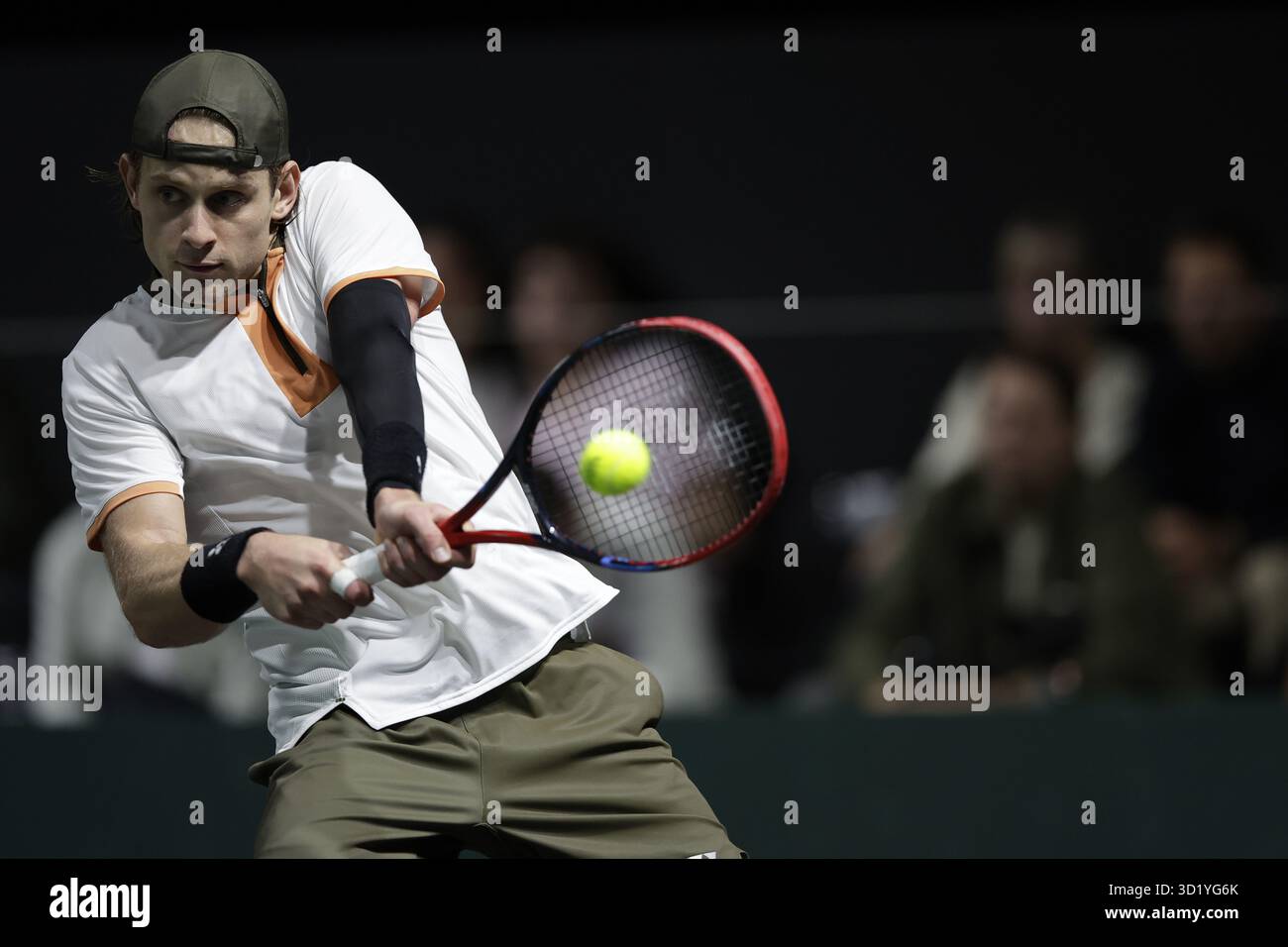 Paris, Frankreich. Oktober 2025. Zizou Bergs 27.10.2025, Tennis, Rolex Paris Masters 2025, FRA, Paris, La Defense Arena. Quelle: dpa/Alamy Live News Stockfoto