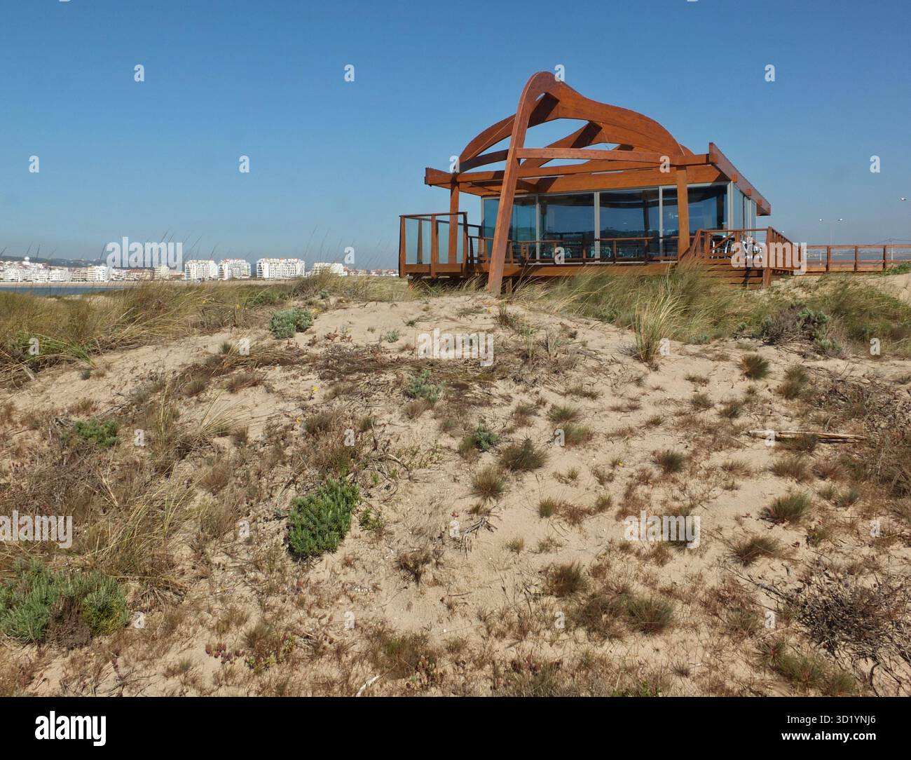 Moderne Strandbar im Sao Martinho do Porto, Centro - Portugal Stockfoto