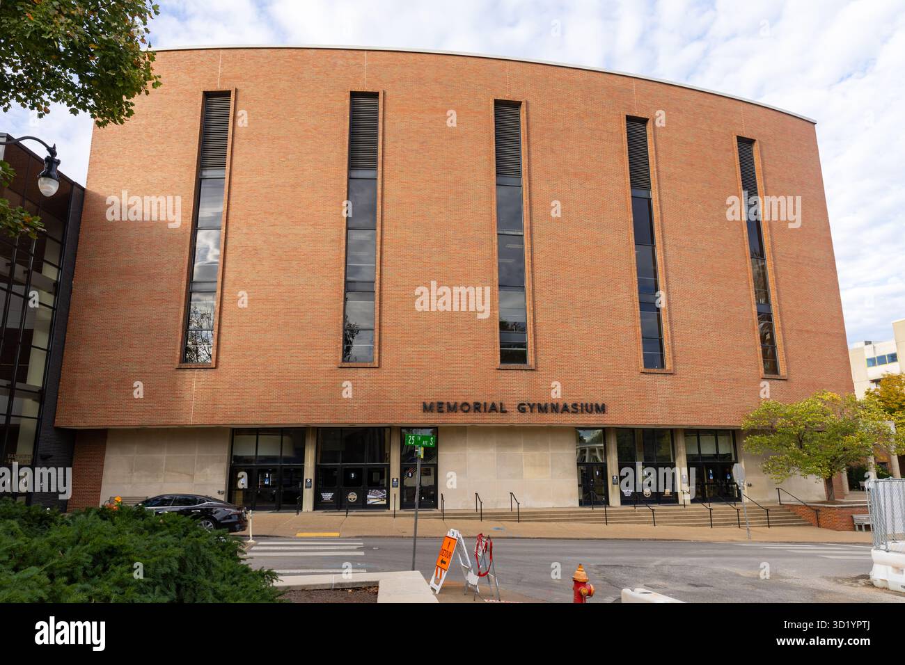 Nashville, TN - 25. Oktober 2025: Vanderbilt Memorial Gymnasium auf dem Campus der Vanderbilt University Stockfoto