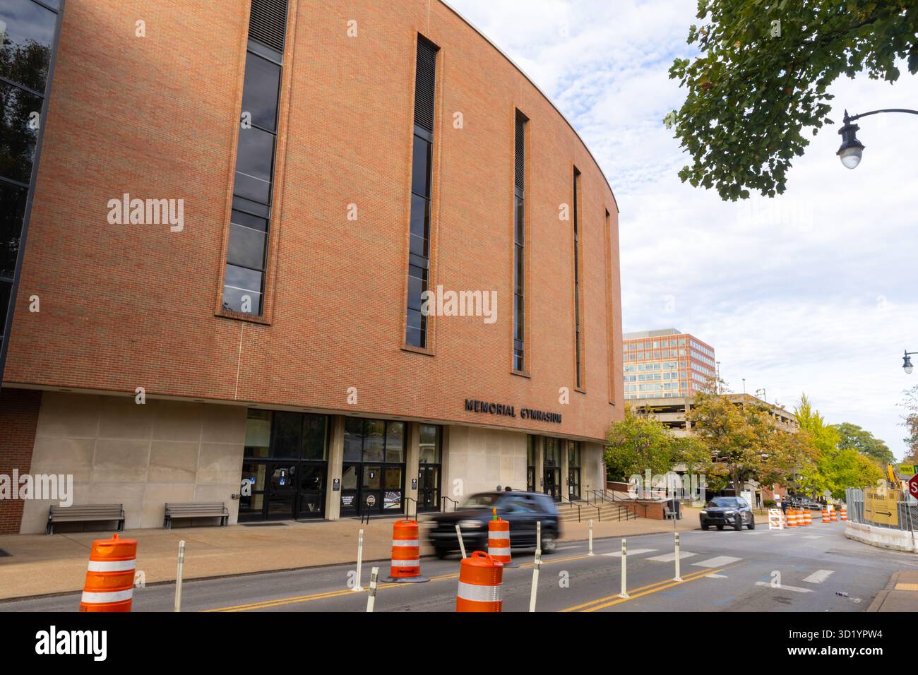 Nashville, TN - 25. Oktober 2025: Vanderbilt Memorial Gymnasium auf dem Campus der Vanderbilt University Stockfoto