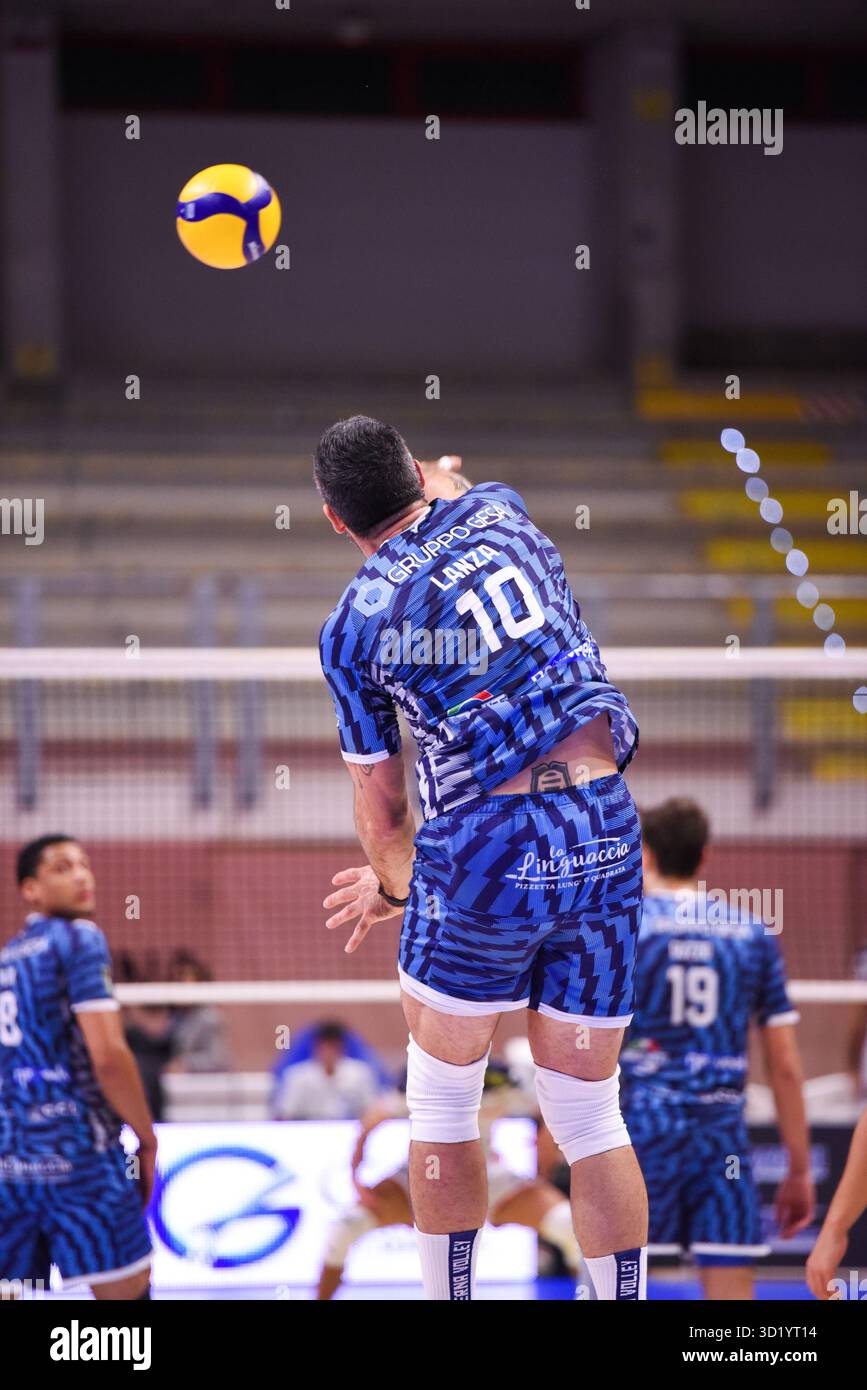 Cisterna Volley, während Cisterna Volley vs Yuasa Battery Grottazzolina 3-2 (25-22, 22-25, 25-21, 22-25, 15-13 ), Volleyball italienisches Spiel der Serie A Männer Superliga in Cisterna di Latina (LT), Italien, 29. Oktober 2025 Stockfoto