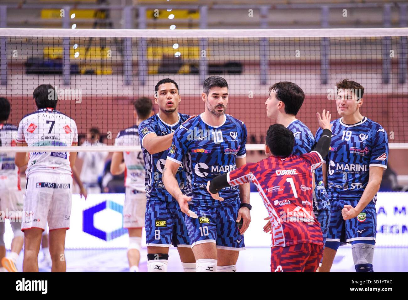 Cisterna Volley, während Cisterna Volley vs Yuasa Battery Grottazzolina 3-2 (25-22, 22-25, 25-21, 22-25, 15-13 ), Volleyball italienisches Spiel der Serie A Männer Superliga in Cisterna di Latina (LT), Italien, 29. Oktober 2025 Stockfoto