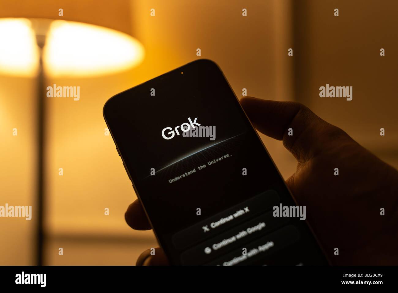 Das GROK AI-Logo wird am 06. Oktober 2025 auf dem Bildschirm eines Smartphones in Bangalore, Indien, angezeigt Stockfoto