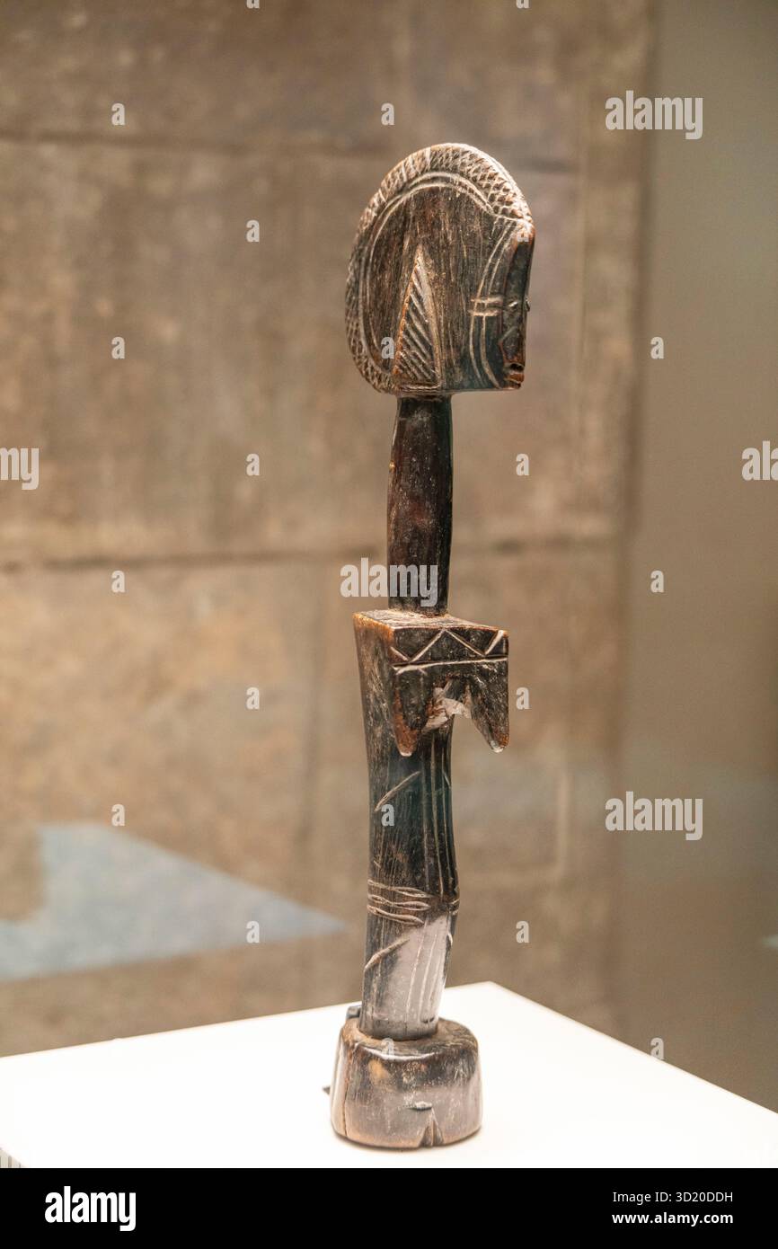 Biiga, Frauenfigur, Mossi - Burkina Faso, 20. Jahrhundert, geschnitztes Holz MEB, Barcelona, ​​Catalonia, Spanien Stockfoto