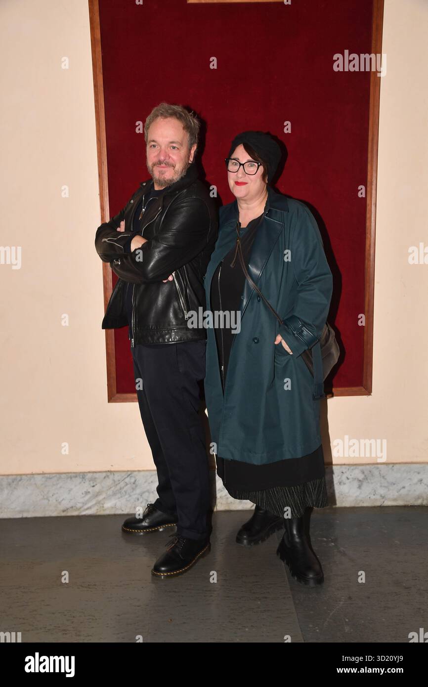 Rom, Italien. Oktober 2025. Rom, Manzoni Theater. Vor der Theateraufführung 'Tutta da Aggiustare!', auf dem Foto: Corrado Nuzzo und Maria Di Biase Credit: Independent Photo Agency/Alamy Live News Stockfoto