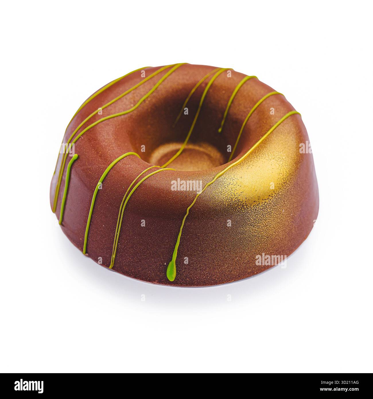 Köstliches Dubai Schokoladendessert mit lebhaftem grünem Nieseln auf schlichtem Hintergrund Stockfoto