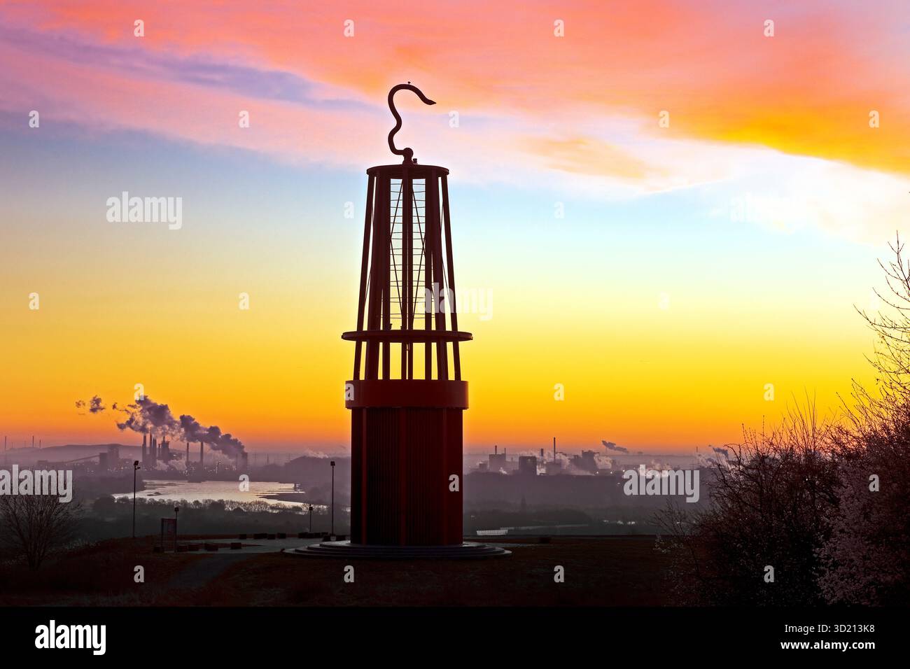 Kunstwerk Geleucht von Otto Piene bei Sonnenaufgang, Halde Rheinpreussen, Moers, Ruhrgebiet, Niederrhein, Nordrhein-Westfalen, Deutschland, Europa Stockfoto