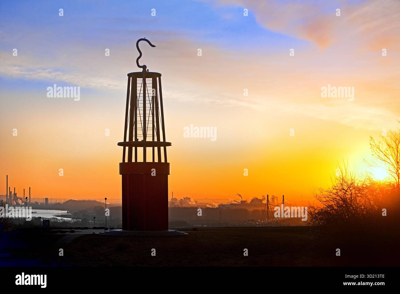 Kunstwerk Geleucht von Otto Piene bei Sonnenaufgang, Halde Rheinpreussen, Moers, Ruhrgebiet, Niederrhein, Nordrhein-Westfalen, Deutschland, Europa Stockfoto