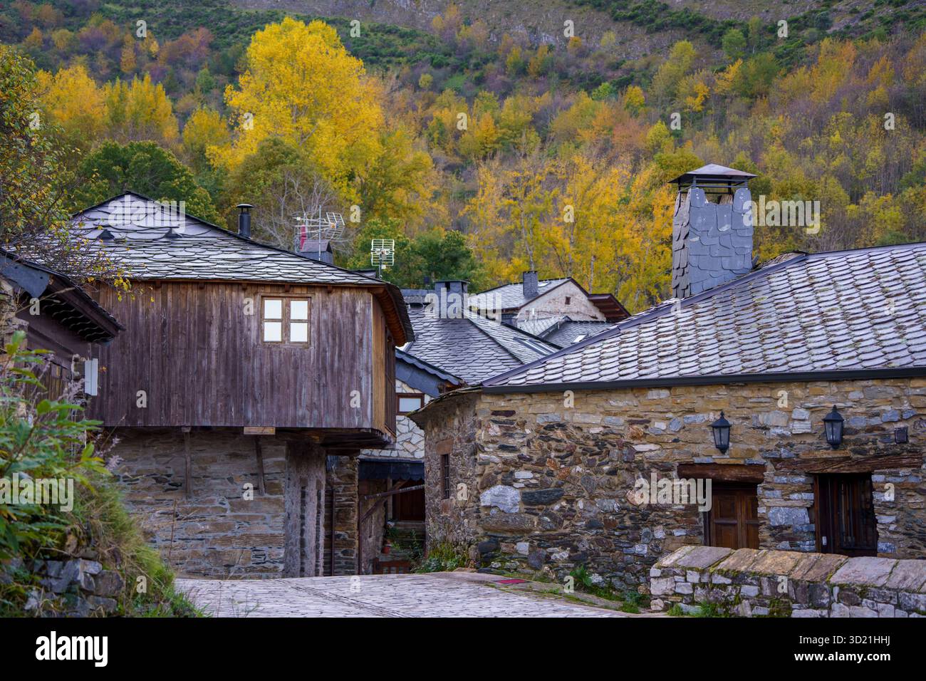 Dorf Santiago de Peñalba, typische Architektur, Aquilianos-Berge, Bierzo-Region, Kastilien und Leon, Spanien Stockfoto