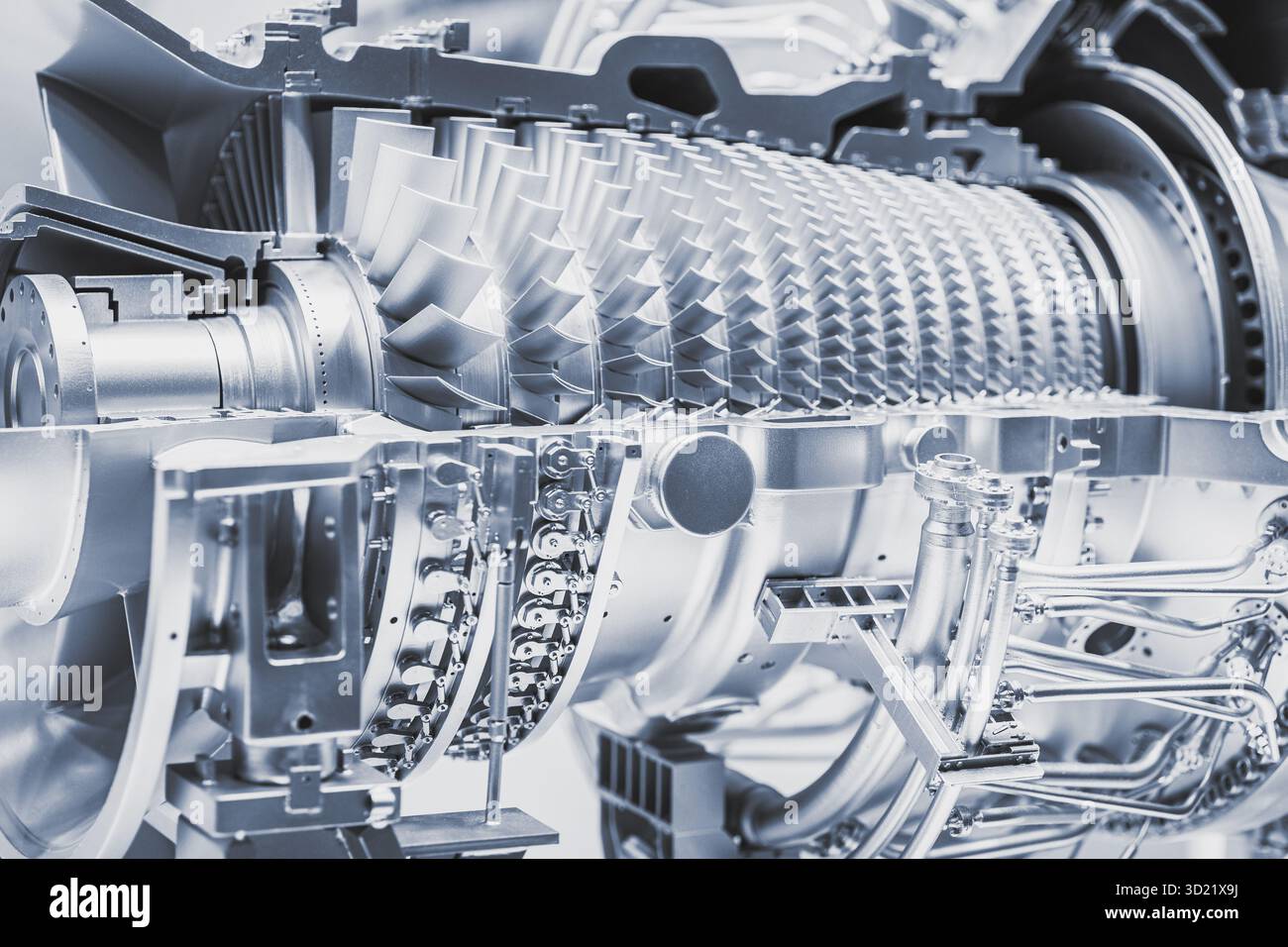 Gasturbinenmotor im Innenraum, Hochpräzisions-Advance Engineering. Rotor mit großem Lüfterflügel in Jet Engine oder Dampfkraftwerk. Stockfoto