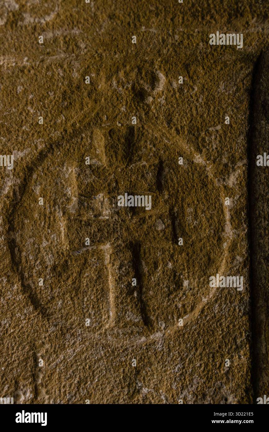 Romanisches Symbol, Eremitage unserer Lieben Frau von Pineta, Pineta Tal, Ordesa und Monte Perdido Nationalpark, Provinz Huesca, ARAG Stockfoto
