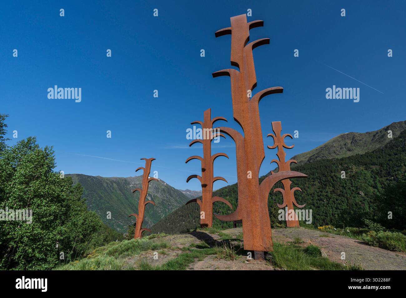 Estripagecs Skulptur, skulpturales Ensemble aus fünf großen Totems, architektonisches Erbe von Andorra, Grau de la Llosa circ Stockfoto
