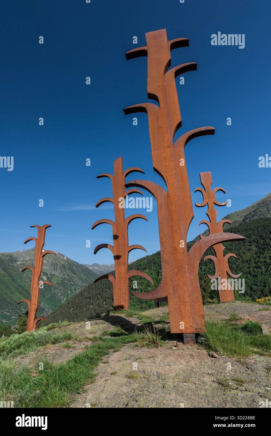 Estripagecs Skulptur, skulpturales Ensemble aus fünf großen Totems, architektonisches Erbe von Andorra, Grau de la Llosa circ Stockfoto