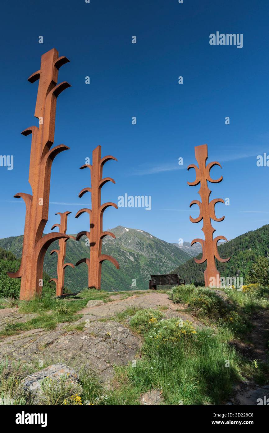 Estripagecs Skulptur, skulpturales Ensemble aus fünf großen Totems, architektonisches Erbe von Andorra, Grau de la Llosa circ Stockfoto