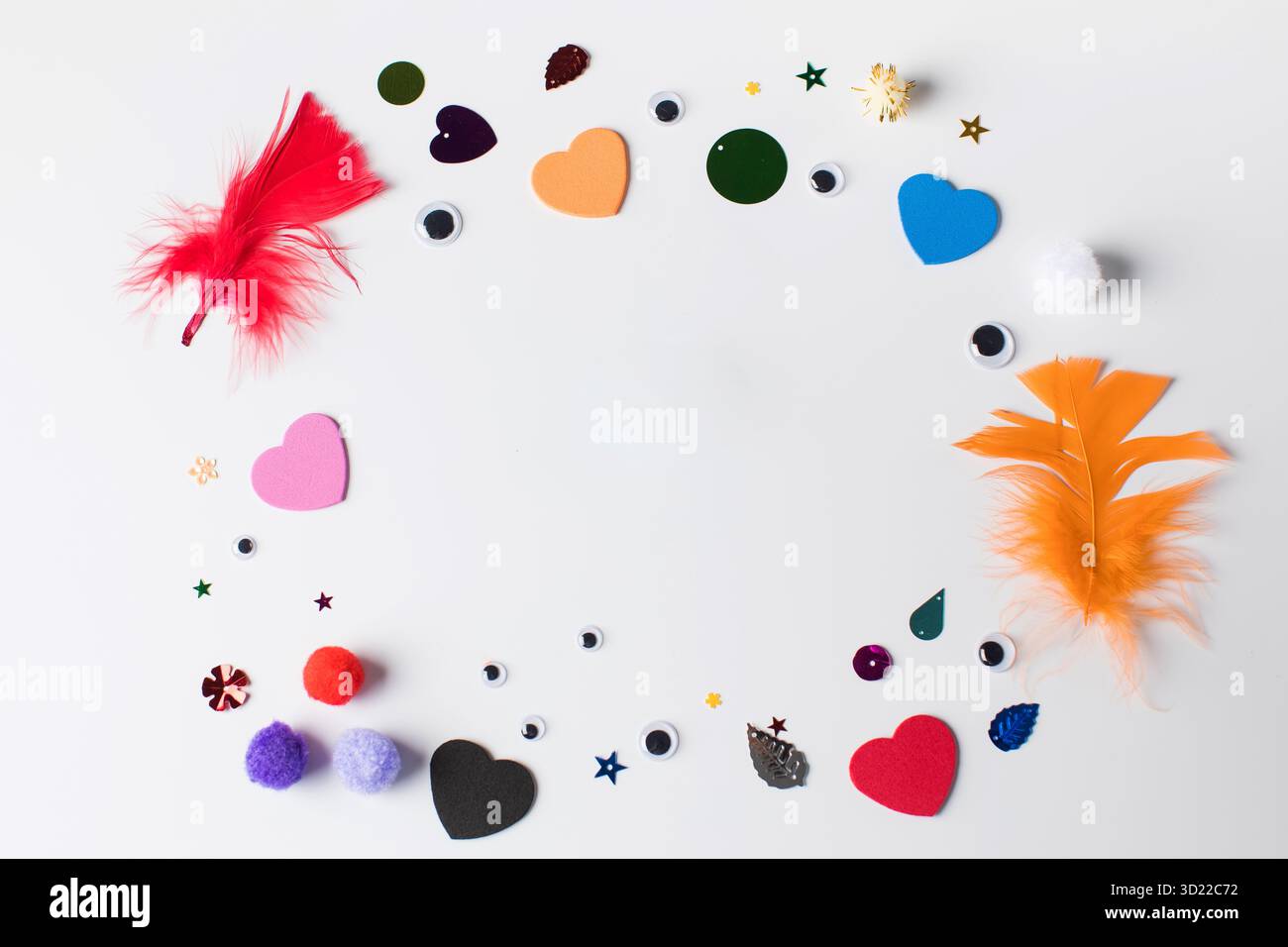 Ein Set aus verschiedenen und farbenfrohen Materialien für das Handwerk von Kindern. Kinderhandwerk. Speicherplatz kopieren Stockfoto