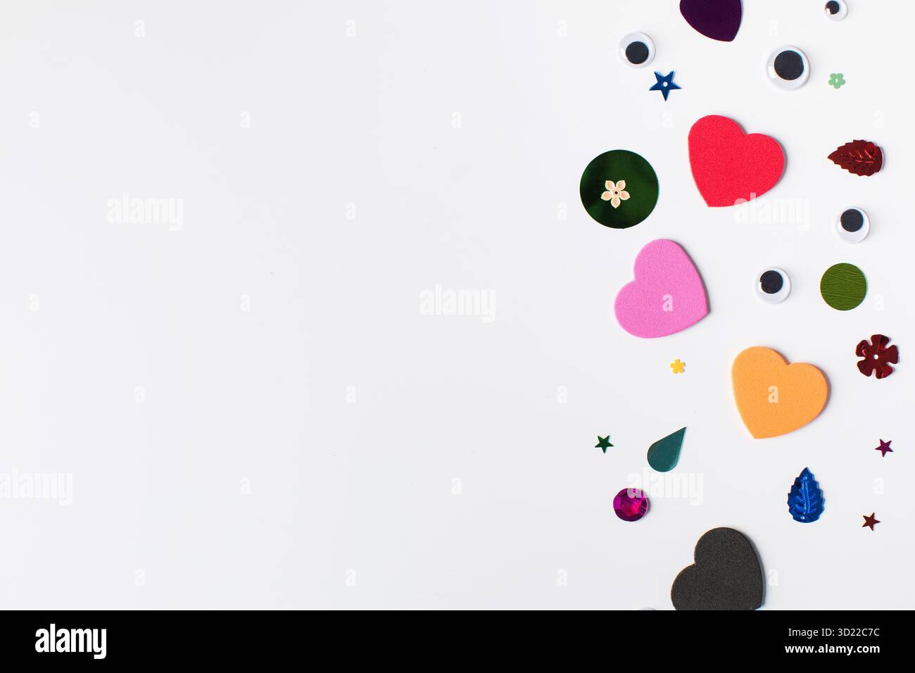 Ein Set aus verschiedenen und farbenfrohen Materialien für das Handwerk von Kindern. Kinderhandwerk. Speicherplatz kopieren Stockfoto