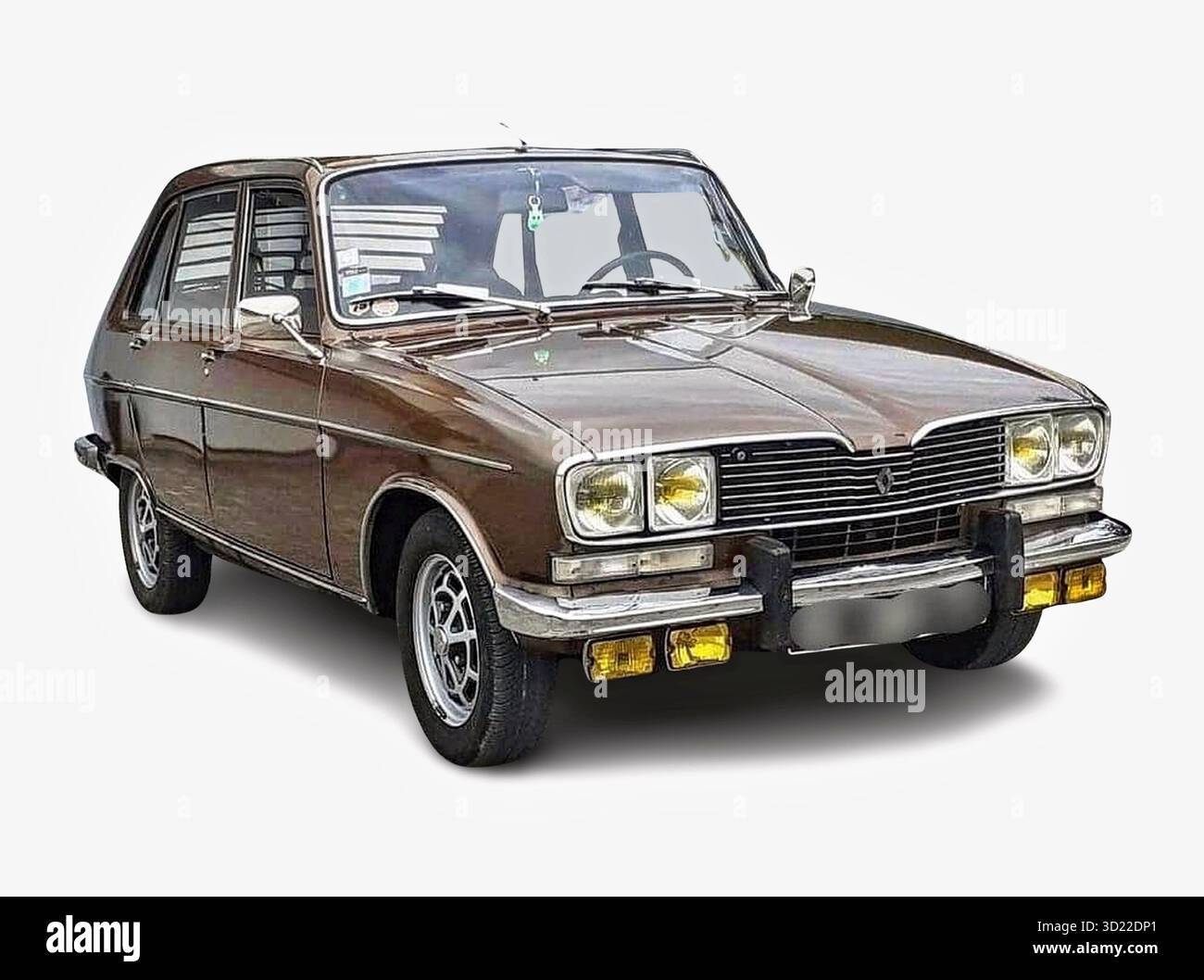 Der Renault 16-Vintage-Wagen posiert vor einem weißen Hintergrund und zeigt seine Front und Seite Stockfoto