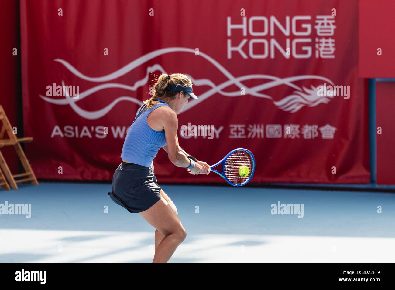 HONGKONG, China - Anna Kalinskaya aus Russland gegen Shuai Zhang aus China während der WTA 250 - Prudential Hong Kong Tennis Open auf dem Victoria Park Tennis Court Stockfoto