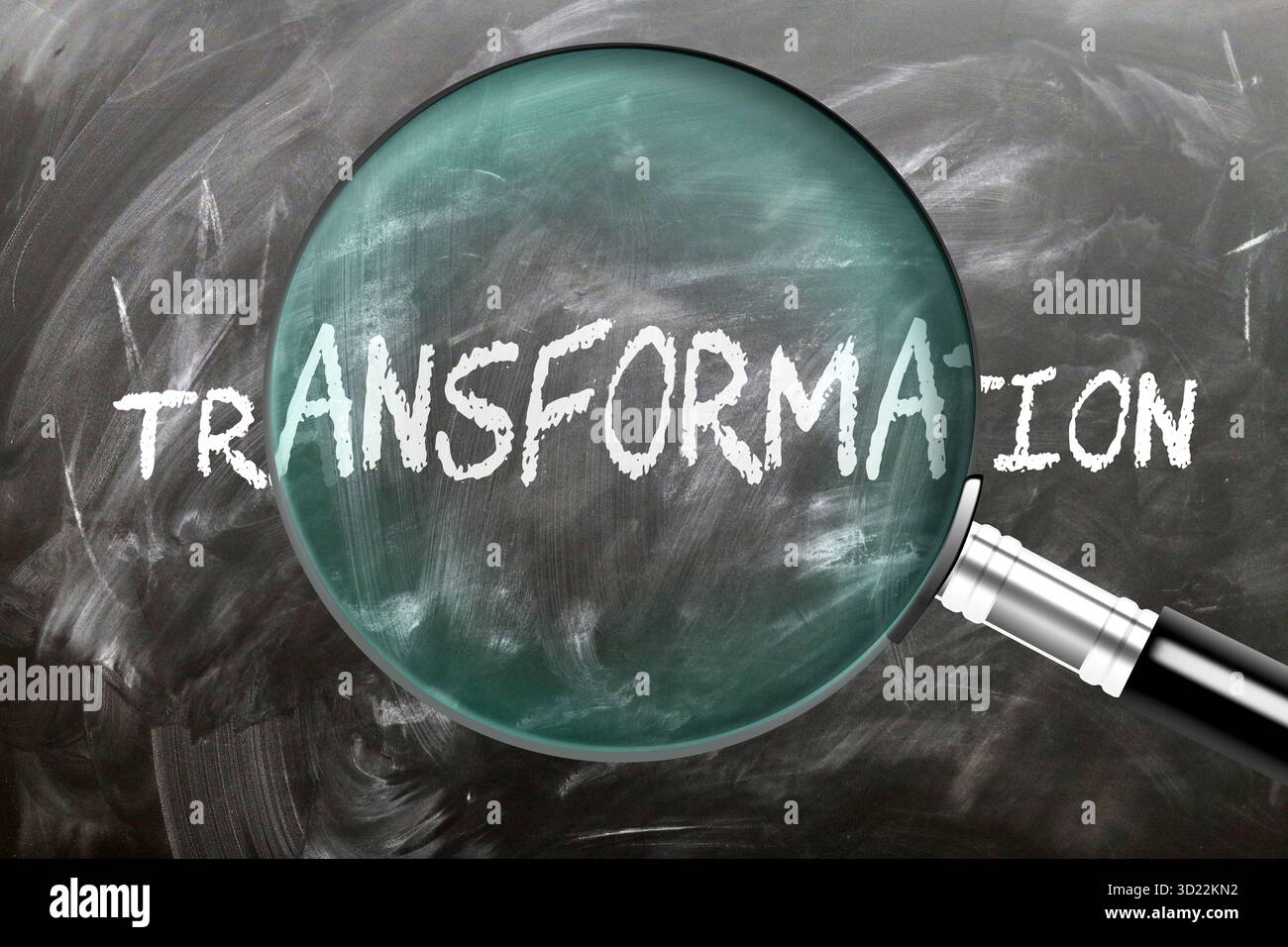 Transformation: Lernen, studieren und untersuchen Sie sie. Ein genauerer Blick auf die Transformation. Eine Lupe, die das Wort „Transformation“ auf einem vergrößert Stockfoto