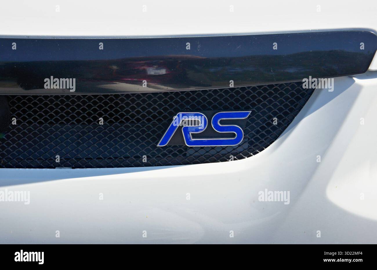 Ford Focus RS Logo zeigt seinen sportlichen Charakter Stockfoto