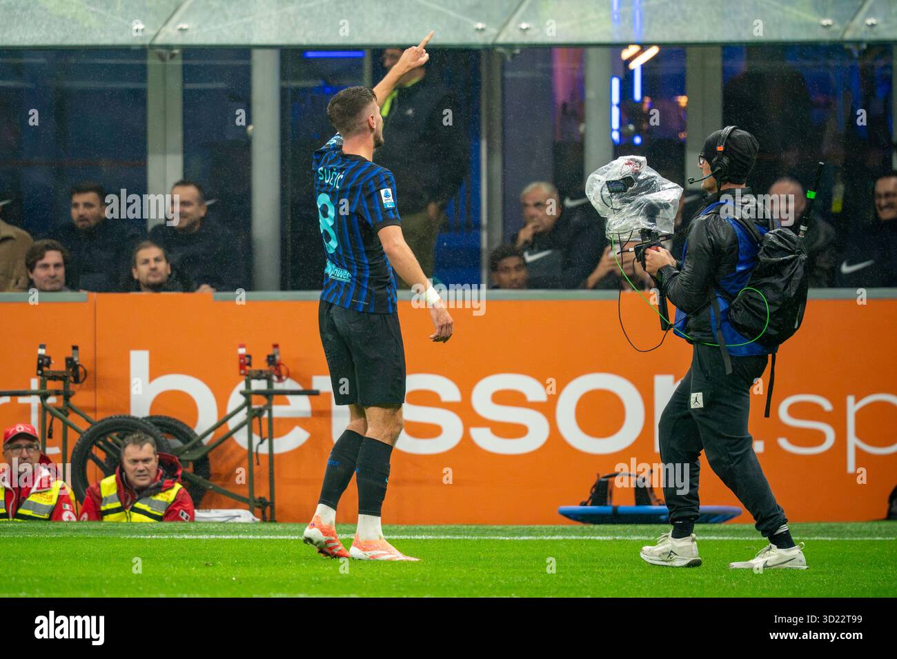 Mailand, Italien. Oktober 2025. Petar Sucic (FC Inter) feiert das Tor während des Spiels Inter - FC Internazionale vs ACF Fiorentina, italienischer Fußball Serie A in Mailand, Italien, 29. Oktober 2025 Credit: Independent Photo Agency/Alamy Live News Stockfoto