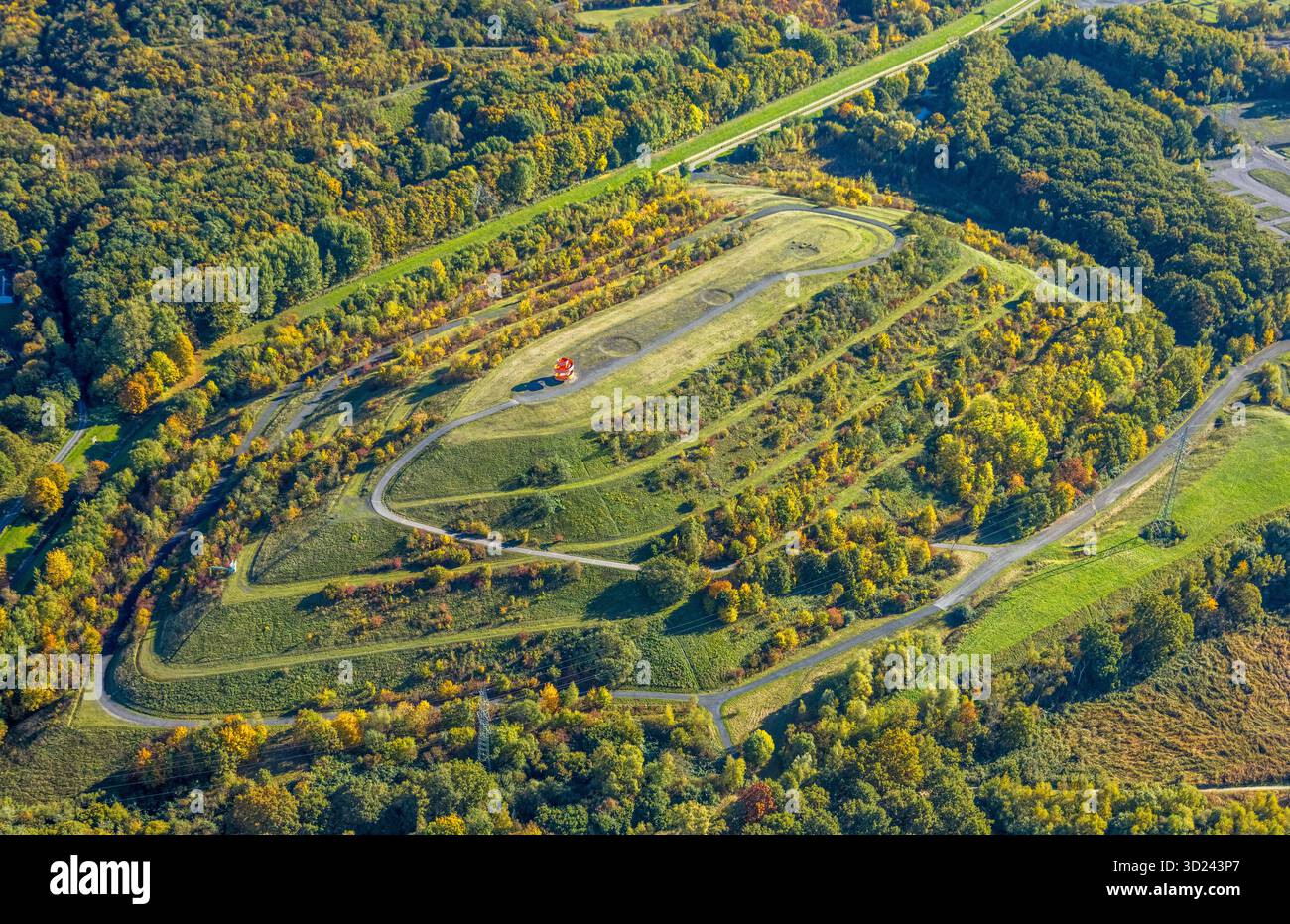 Luftbild, Bergehalde Halde Humbert mit Haldenzeichen, Stadtbezirk Herringen, Hamm, Ruhrgebiet, Nordrhein-Westfalen, Deutschland ACHTUNGxMINDESTHONORARx60xEURO *** Luftaufnahme, Humbert-Verstreichungsspitze mit Verstreichungsschild, Bezirk Herringen, Hamm, Ruhrgebiet, Nordrhein-Westfalen, Deutschland ATTENTIONxMINDESTHONORARx60xEURO Stockfoto