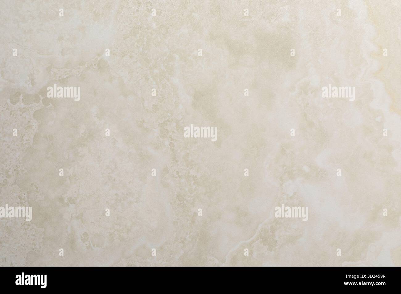 Natursteinoberfläche mit glatter, hellbeiger Textur, perfekt für Wohndesign- und Renovierungsprojekte Stockfoto