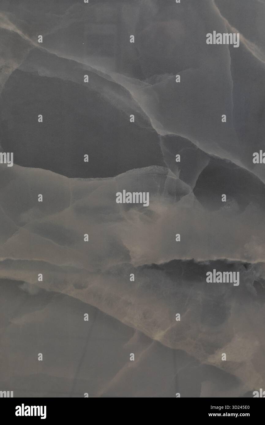 Strukturierte graue Oberfläche mit komplizierten Mustern, die Wellen und Wellen in Felsformation ähneln Stockfoto